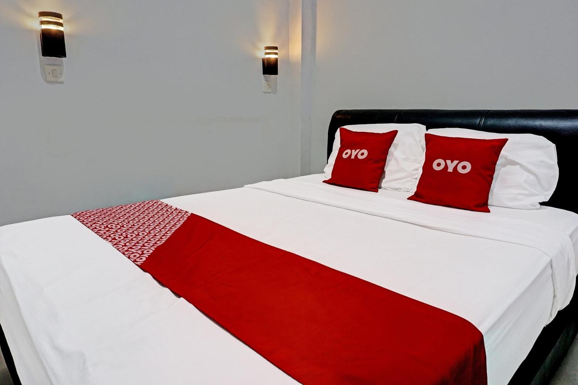 Oyo 91599 Penginapan Mutiara Madiun Εξωτερικό φωτογραφία