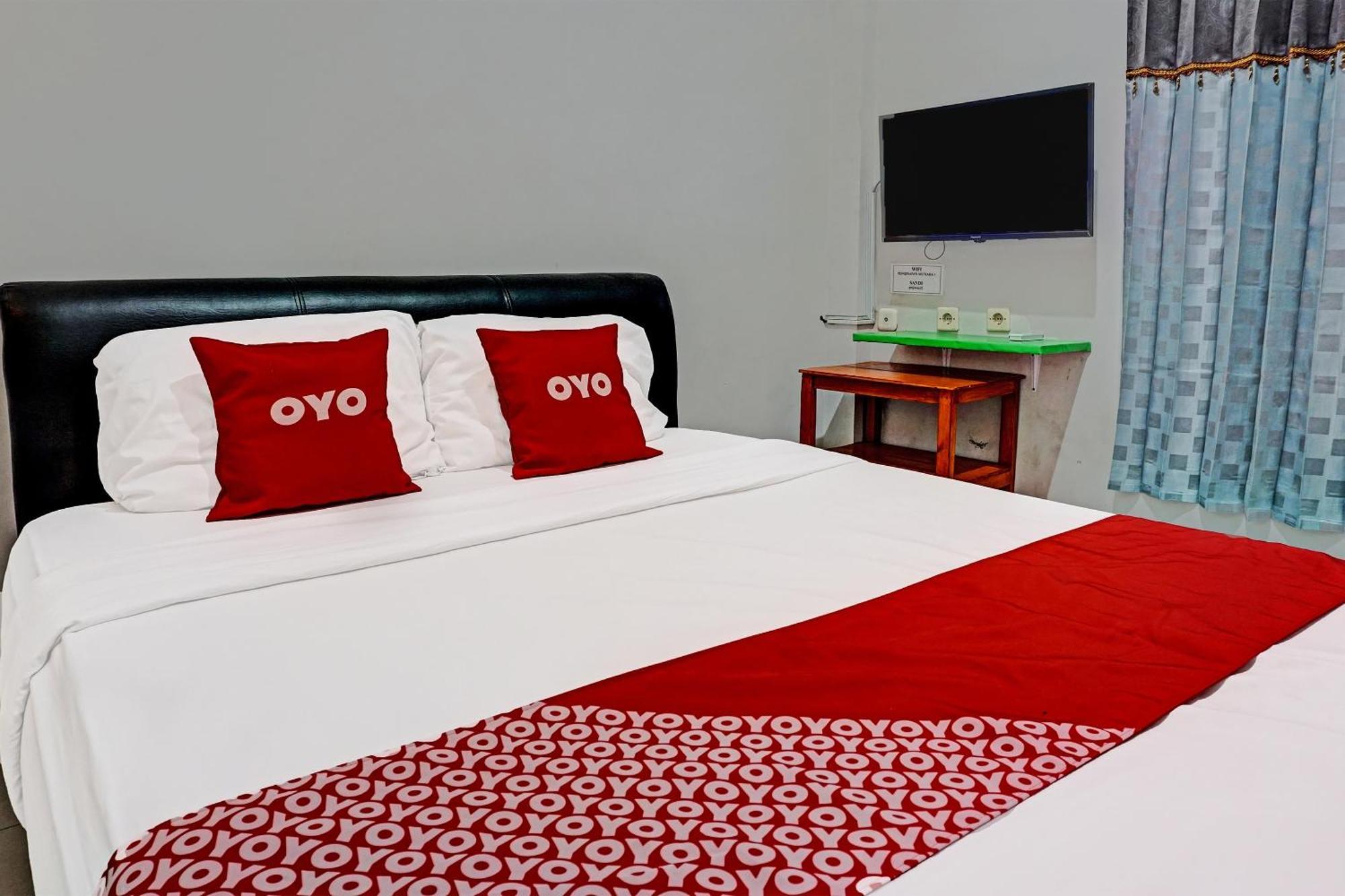 Oyo 91599 Penginapan Mutiara Madiun Εξωτερικό φωτογραφία