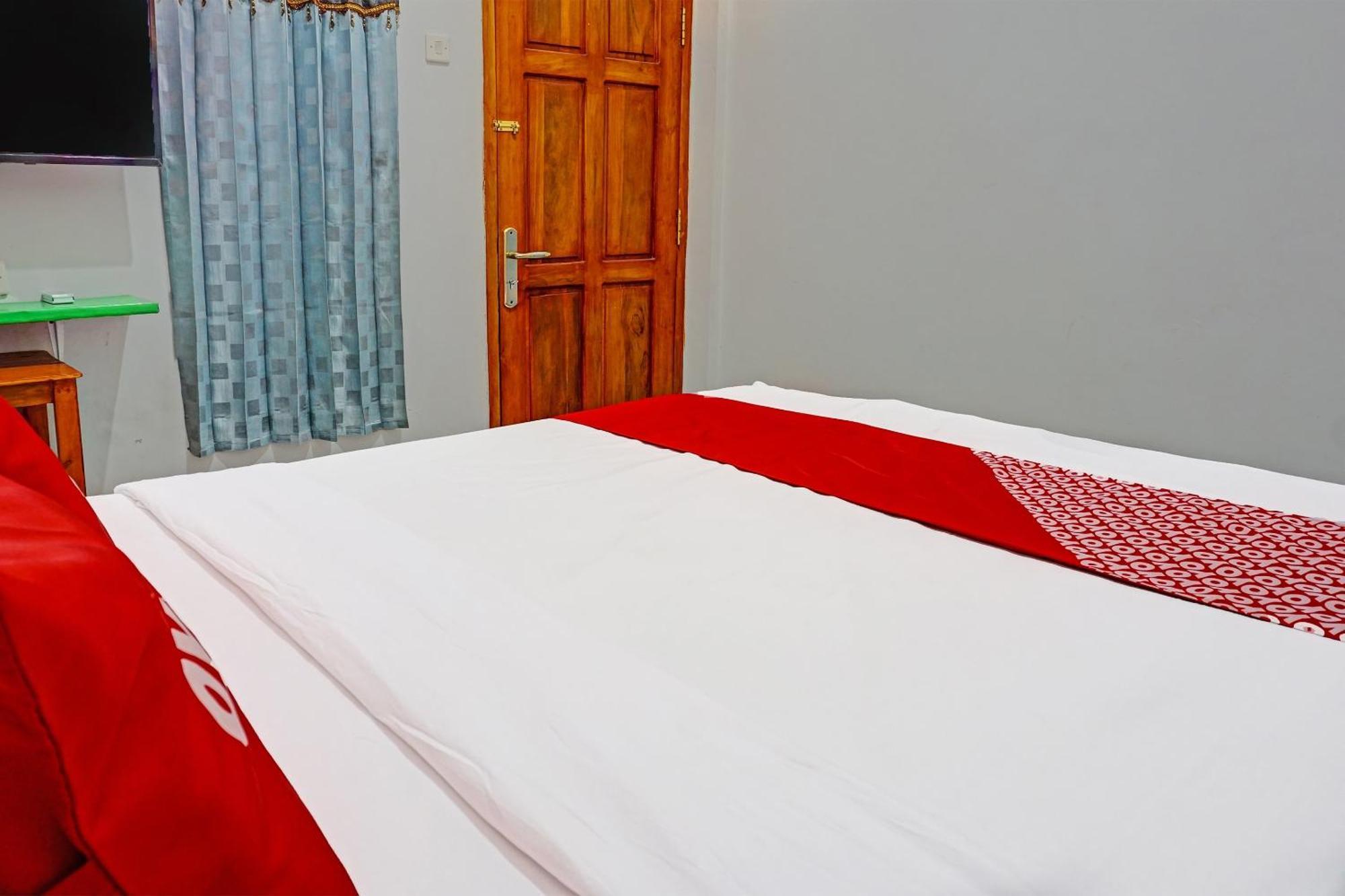 Oyo 91599 Penginapan Mutiara Madiun Εξωτερικό φωτογραφία