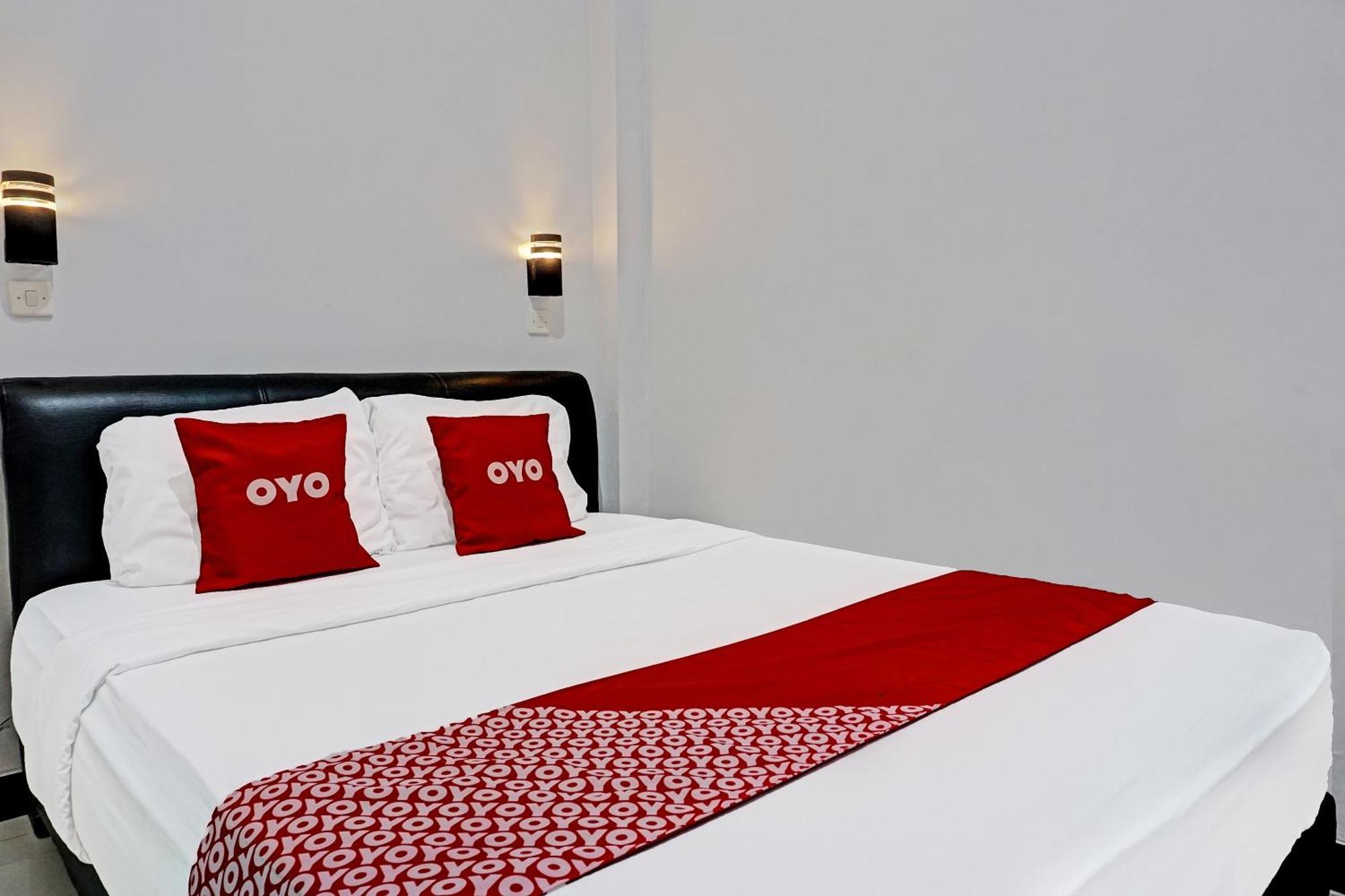 Oyo 91599 Penginapan Mutiara Madiun Εξωτερικό φωτογραφία