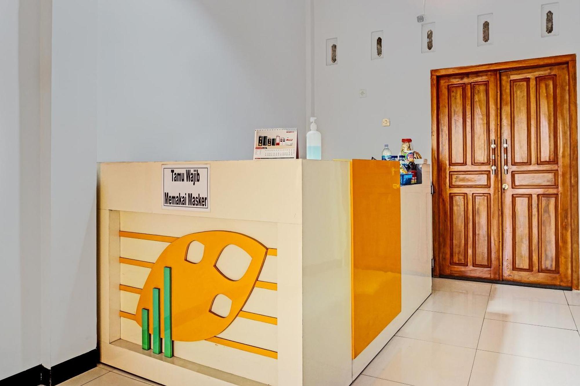 Oyo 91599 Penginapan Mutiara Madiun Εξωτερικό φωτογραφία