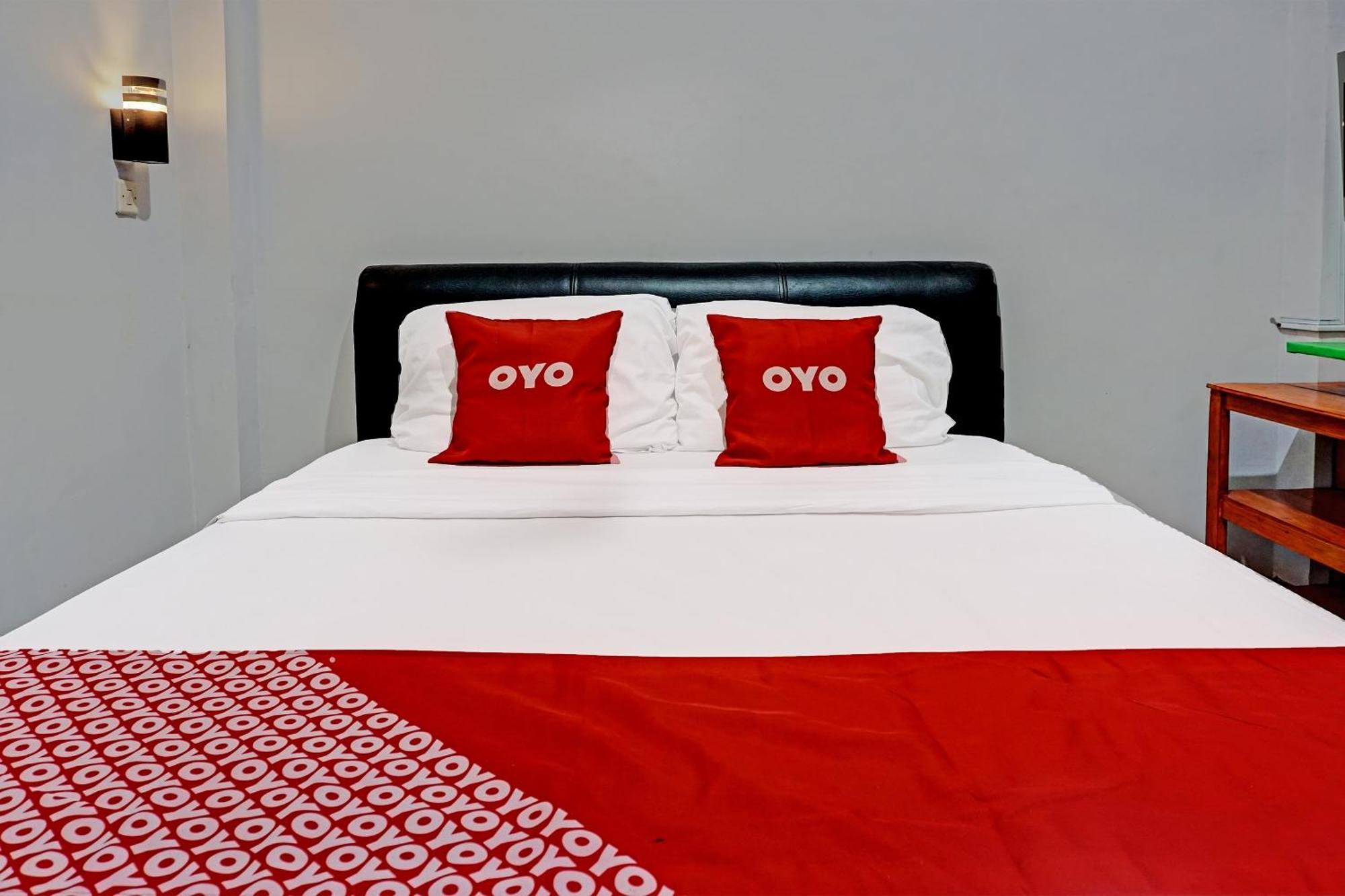 Oyo 91599 Penginapan Mutiara Madiun Εξωτερικό φωτογραφία