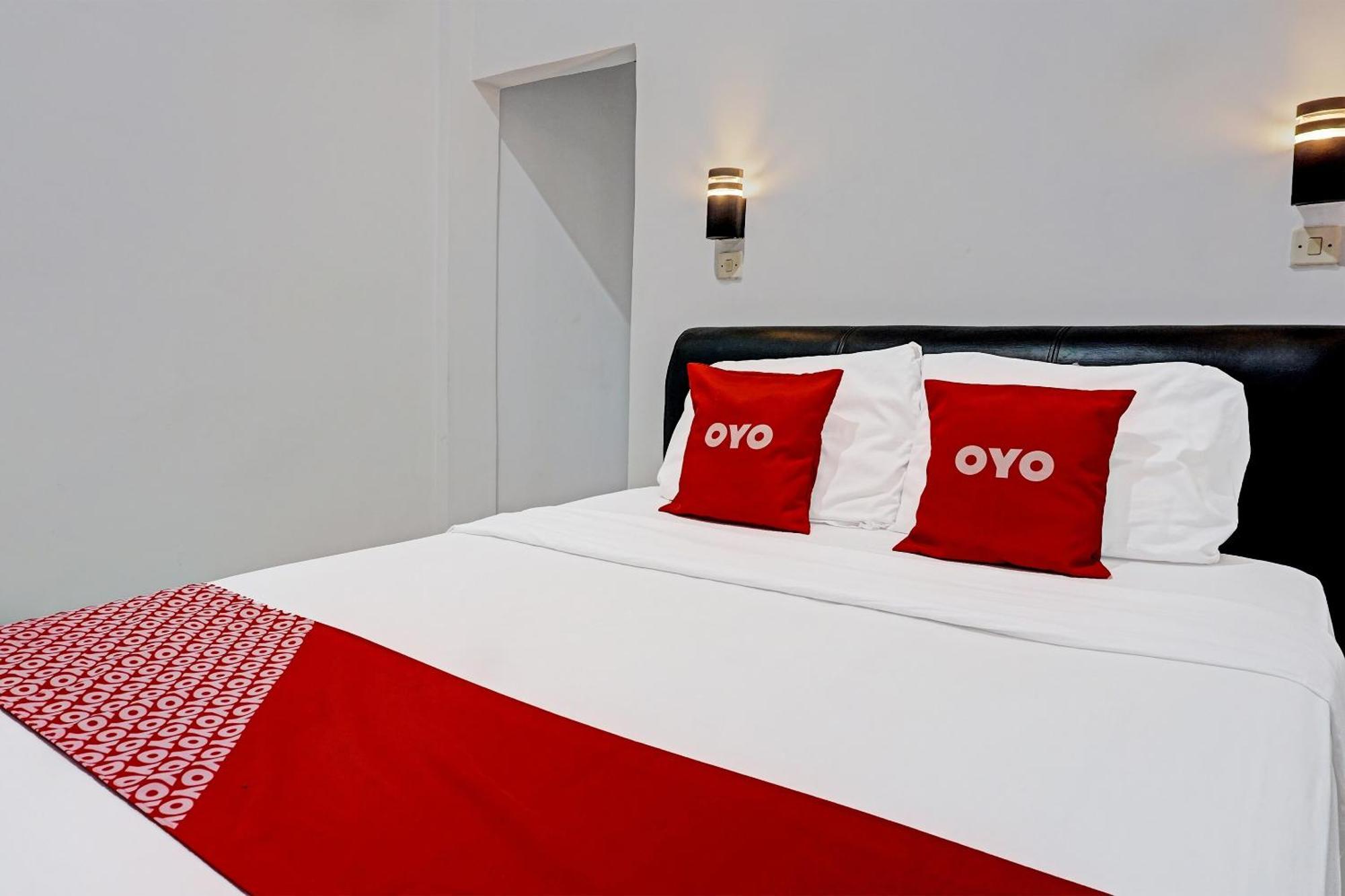 Oyo 91599 Penginapan Mutiara Madiun Εξωτερικό φωτογραφία